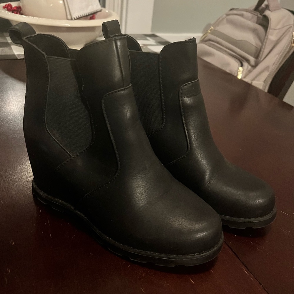 Universal Thread Black Wedge Booties